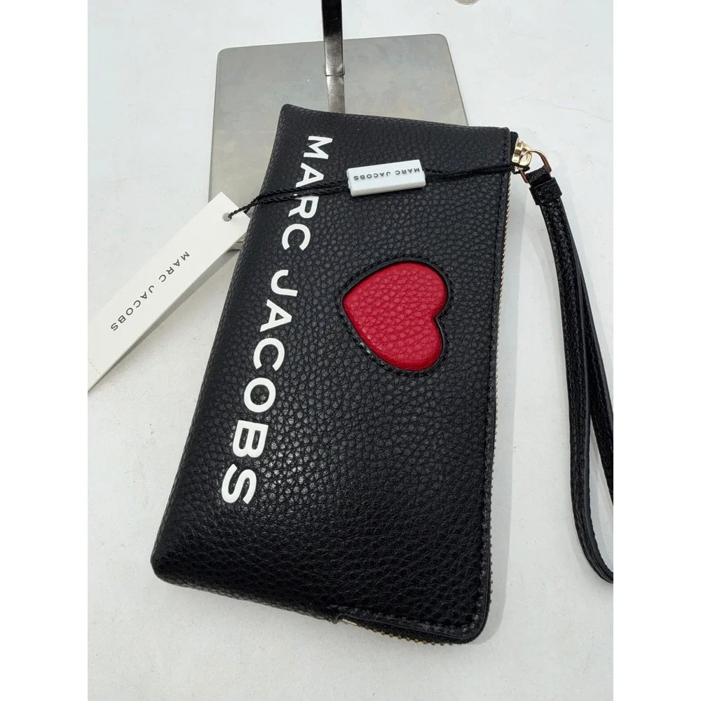Marc Jacobs Black Pebbled Leather Heart Logo Wristlet Pouch 4R5SCP095S01-002